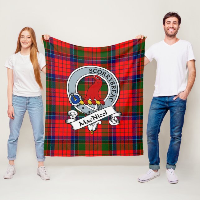 Couverture Polaire Badge de clan MacNicol Tartan Plaid (En situation)