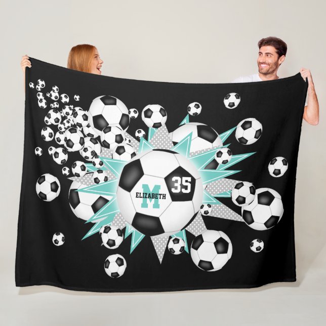 Couverture Polaire ballons de football noir turquoise clair stars fil (En situation)