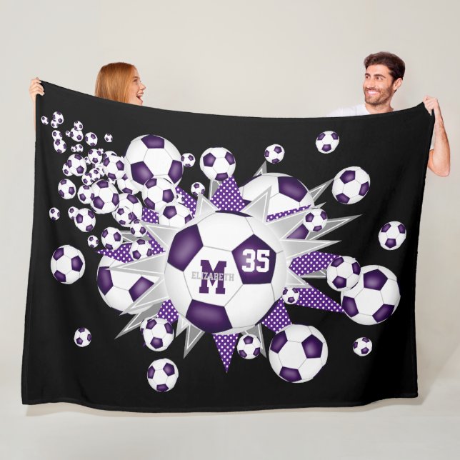 Couverture Polaire ballons de football violet gris étoiles filles sal (En situation)