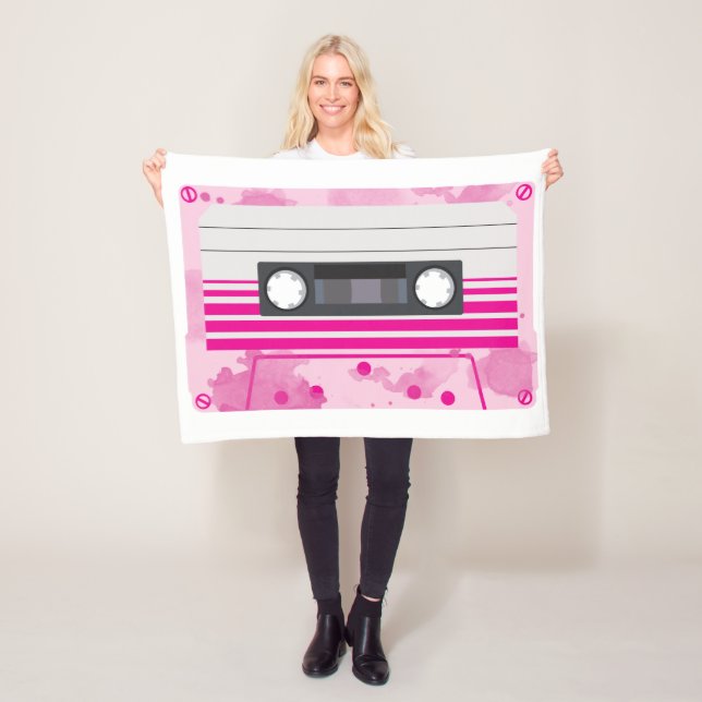 Couverture Polaire Bande de cassette rose avec éclaboussures d'aquare (En situation)