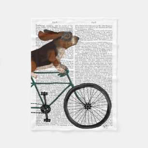 Couverture Polaire Basset Hound sur vélo