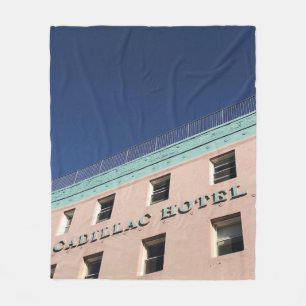 COUVERTURE POLAIRE BÂTIMENT DE L'HÔTEL CADILLAC