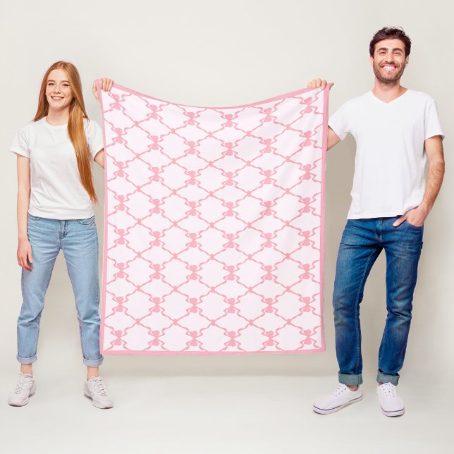 Couverture Polaire Bébé Bow Trellis rose Bella Ribbon (En situation)