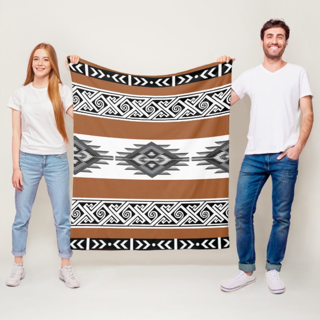 Couverture Polaire Blanche à lancer de toison avec Motif aztèque en o (En situation)
