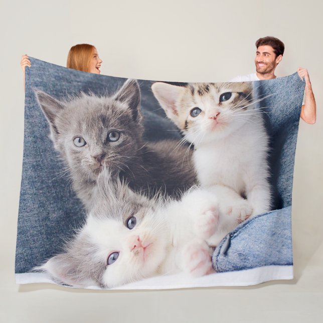 Couverture Polaire Blanchisserie à trois chatons (En situation)