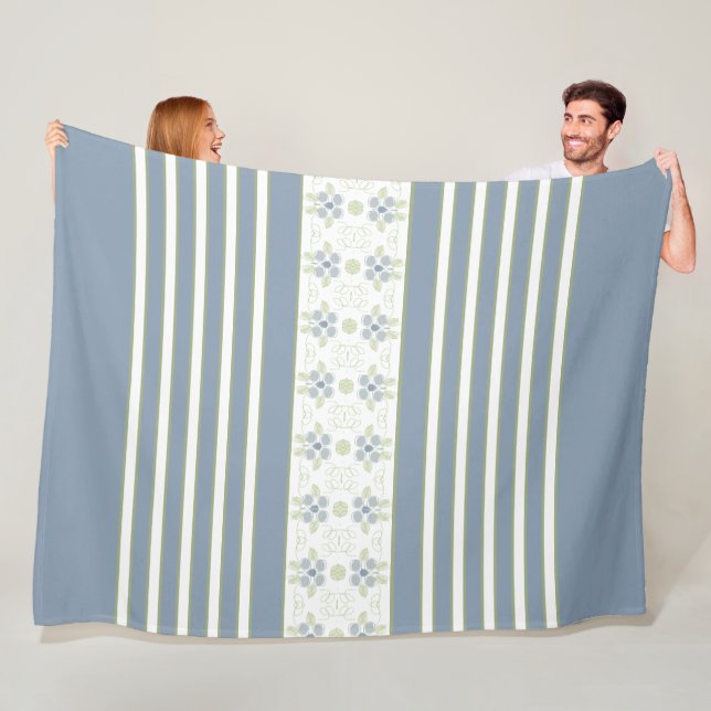 Couverture Polaire Blancs Avec Flore Bleue Accentué (En situation)