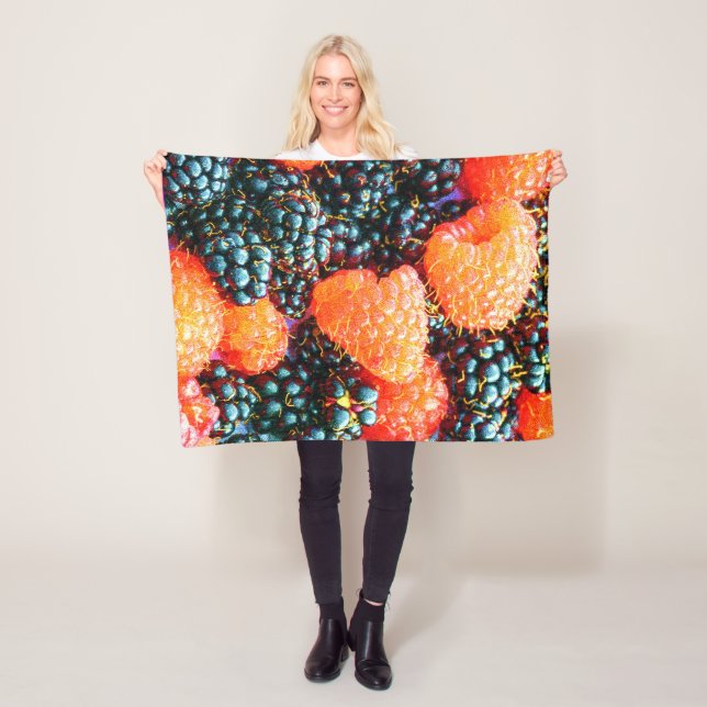 Couverture Polaire "Bright Strawberry" jolie photo. Commandez dès mai (En situation)