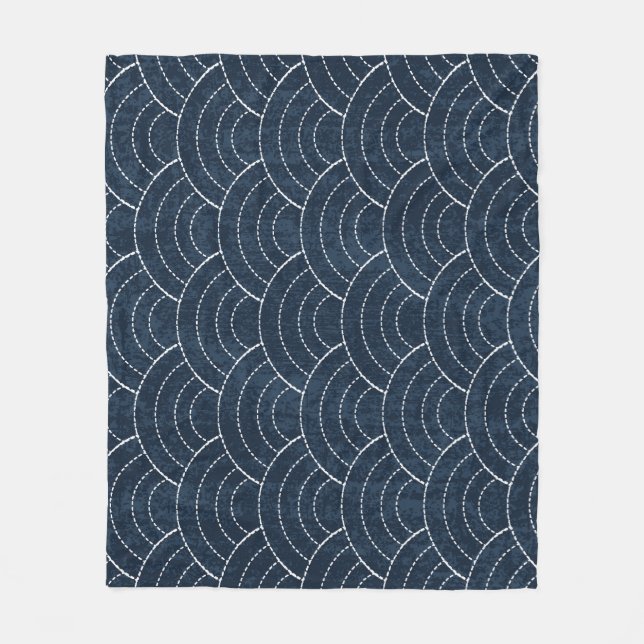 Couverture Polaire Broderie Sashiko : Indigo Motif japonais. (Devant)