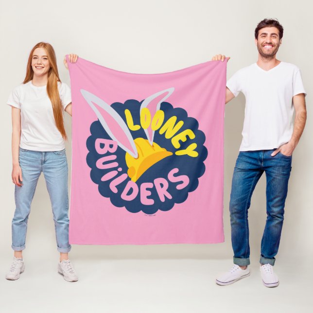 Couverture Polaire BUGS BUNNY BUILDERS™| Hard Hat Scalloped Logo (En situation)
