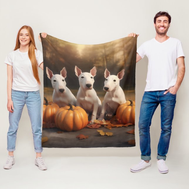 Couverture Polaire Bull Terrier Chiot Automne Citrouille de plaisir (En situation)