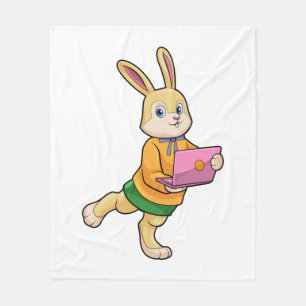 Couverture Polaire Bunny comme secrétaire avec ordinateur portable