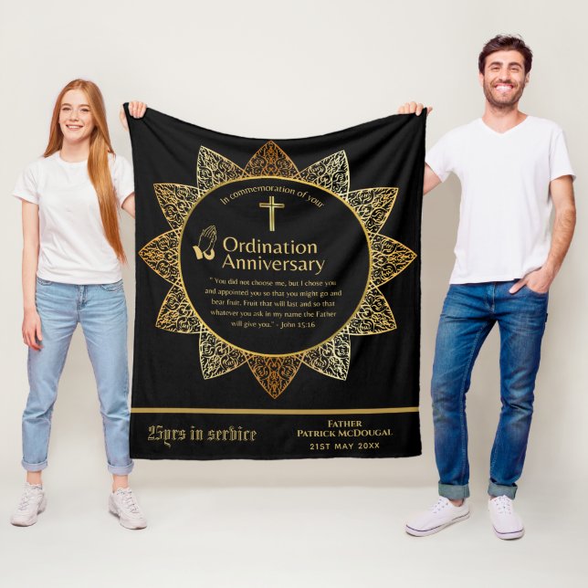 Couverture Polaire Cadeaux pour l'anniversaire de l'Ordination du prê (En situation)