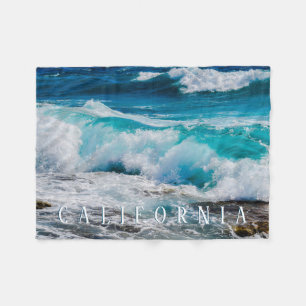 Couverture Polaire California Beach, Vagues Turquoises, Texte Blanc