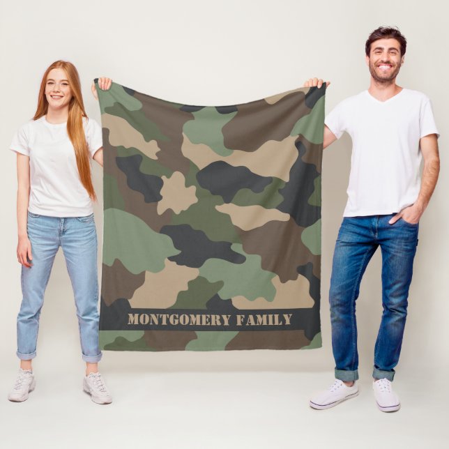 Couverture Polaire Camouflage Famille Monogramme Bois Camo (En situation)