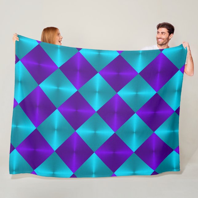 Couverture Polaire Carrés turquoise et violet d'apparence métallique (En situation)