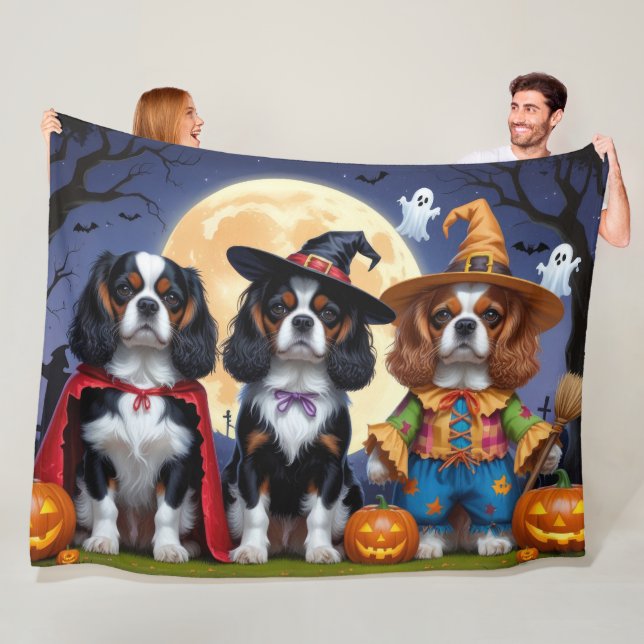 Couverture Polaire Cavalier King Charles Spaniel Citrouille Halloween (En situation)
