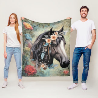 Couverture Polaire Cheval brun dans les fleurs.
