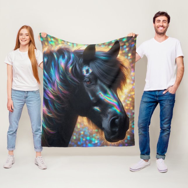 Couverture Polaire Cheval noir avec Mane Iridescente (En situation)