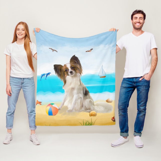 Couverture Polaire Chien de Papillon sur la plage (En situation)