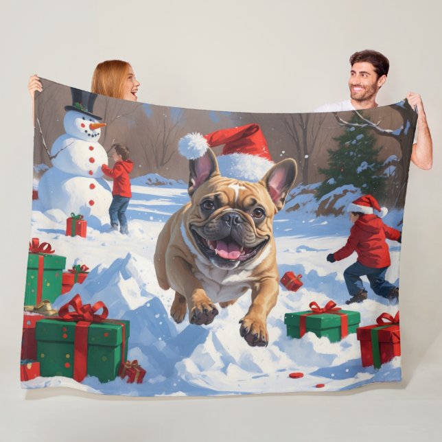 Couverture Polaire Chien de taureau français coule en neige avec Casq (En situation)