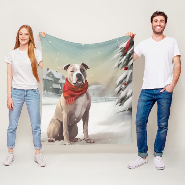 Couverture Polaire Chien du Staffordshire américain à Noël de neige (En situation)