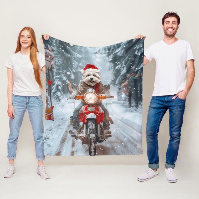 Couverture Polaire Chien maltais équitation moto Noël (En situation)