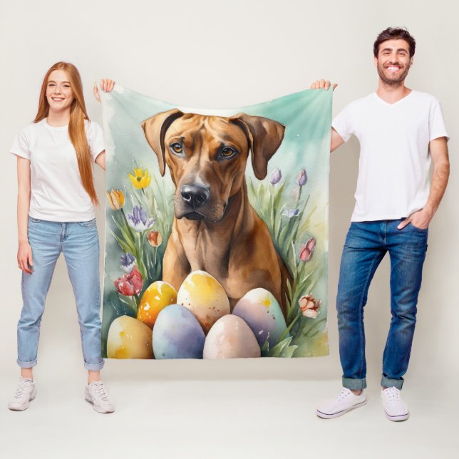 Couverture Polaire Chien Rhodesian Ridgeback avec oeufs de Pâques vac (En situation)