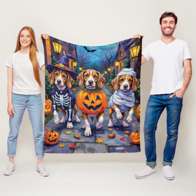 Couverture Polaire Chiens beagles en costume d'Halloween (En situation)