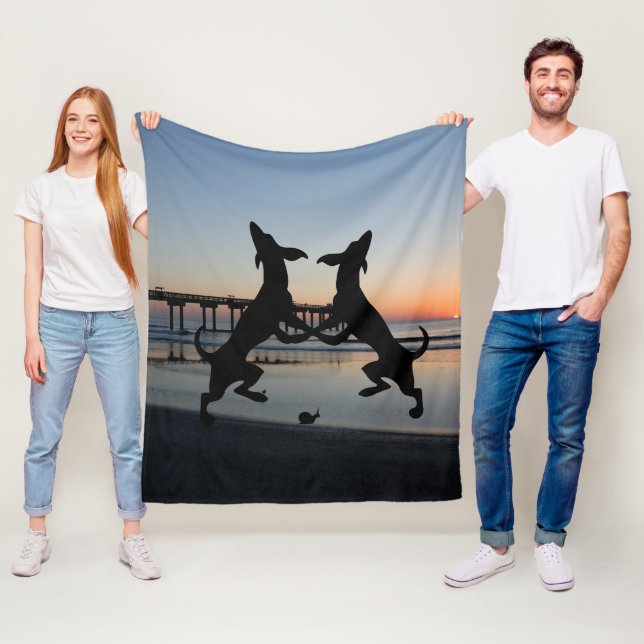 Couverture Polaire Chiens dansants sur la plage (En situation)