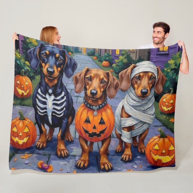 Couverture Polaire Chiens de Dachshund Trick-or-Treating en Halloween (En situation)
