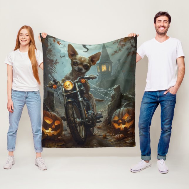 Couverture Polaire Chihuahua équitation moto Halloween effrayant (En situation)