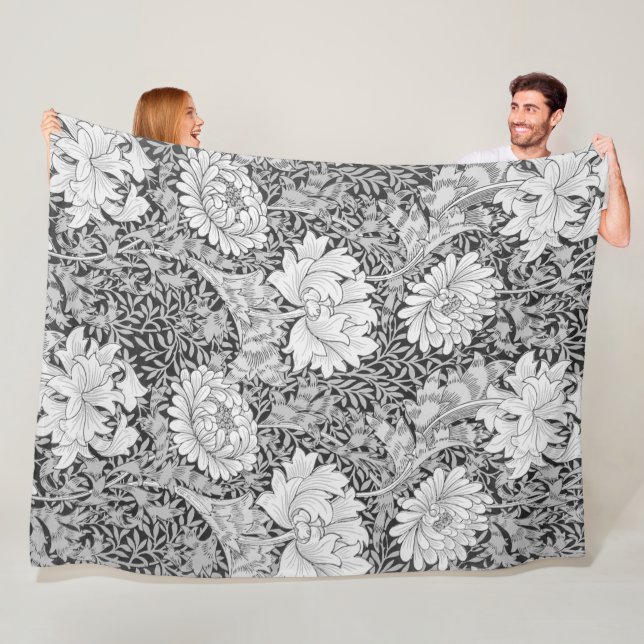 Couverture Polaire Chrysanthemum Grey, William Morris (En situation)