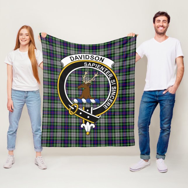 Couverture Polaire Clan Davidson de la robe Tulloch Tartan Plaid (En situation)