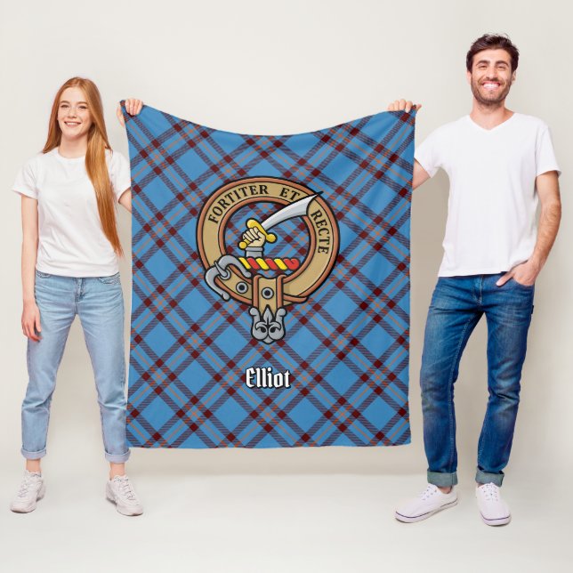 Couverture Polaire Clan Elliot Crest sur le tarte antique (En situation)