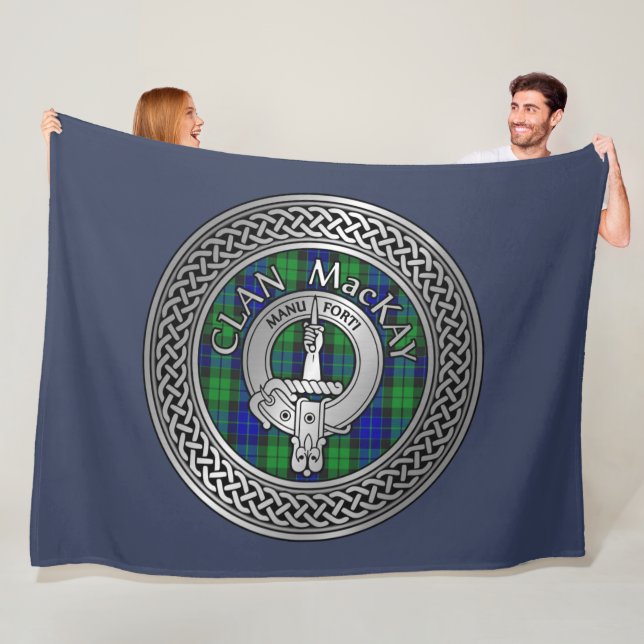 Couverture Polaire Clan MacKay Crest & Tartan Knot Blanket (En situation)