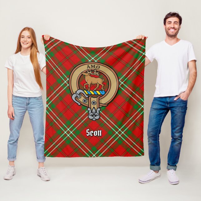 Couverture Polaire Clan Scott Crest sur Red Tartan (En situation)