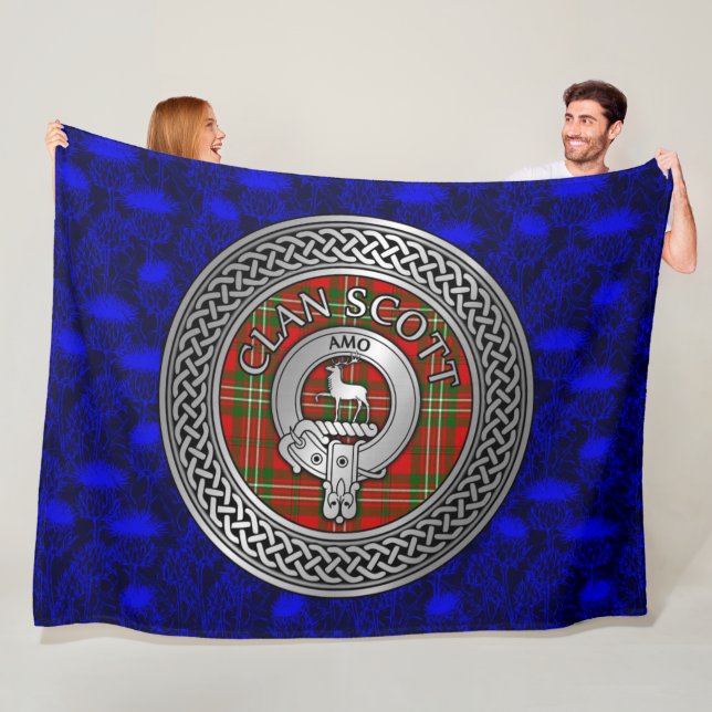 Couverture Polaire Clan Scott Crest & Tartan Knot sur le chardon (En situation)