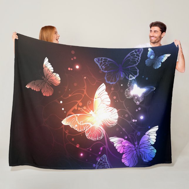 Couverture Polaire Clowing Night Butterflies (En situation)
