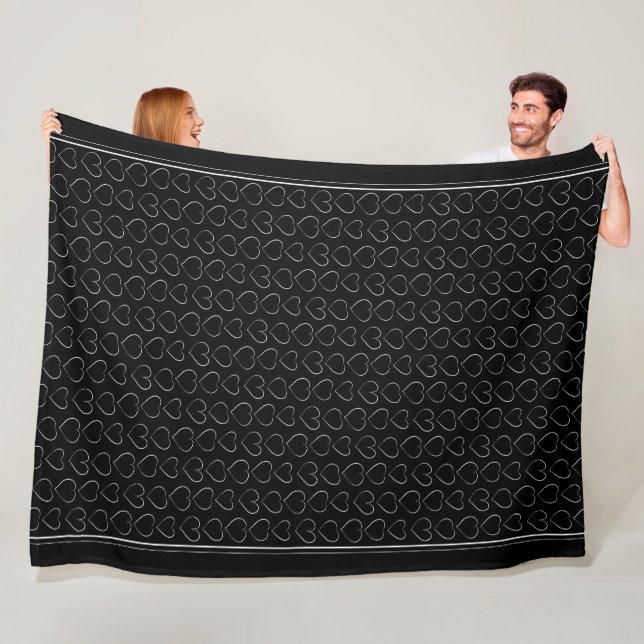 COUVERTURE POLAIRE COEUR D'AMOUR ROMANTIQUE NOIR (En situation)