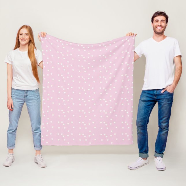 Couverture Polaire Coeurs blancs rougeoyants sur le rose (En situation)