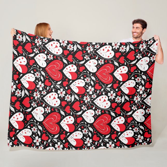 Couverture Polaire Coeurs et fleurs rouges, noirs et blancs Romantiqu (En situation)