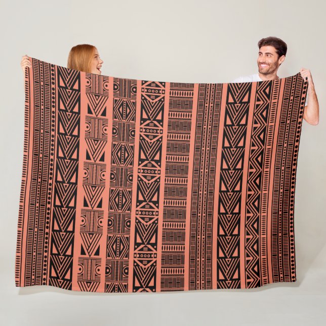 Couverture Polaire Cool moderne Boho noir et rose Motif bandes (En situation)