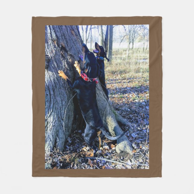 Couverture Polaire Coonhounds noir et bronze Trek Blanket en polaire (Devant)