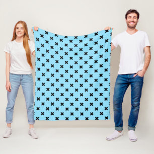 Couverture Polaire Croix noire sur le bleu bébé