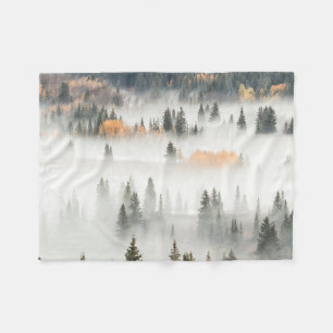 Couverture Polaire Dawn Ground Fog Covers Mountain Forest