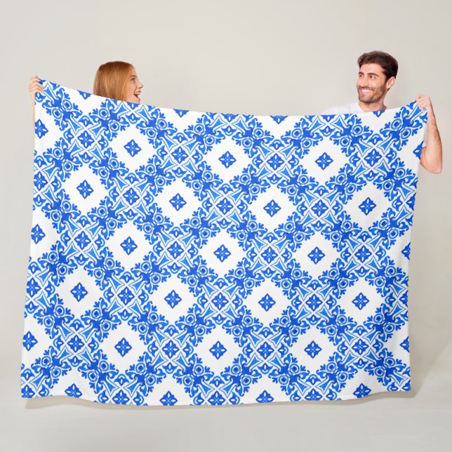 Couverture Polaire Delft Like - Royal Blue & White Filigree (En situation)