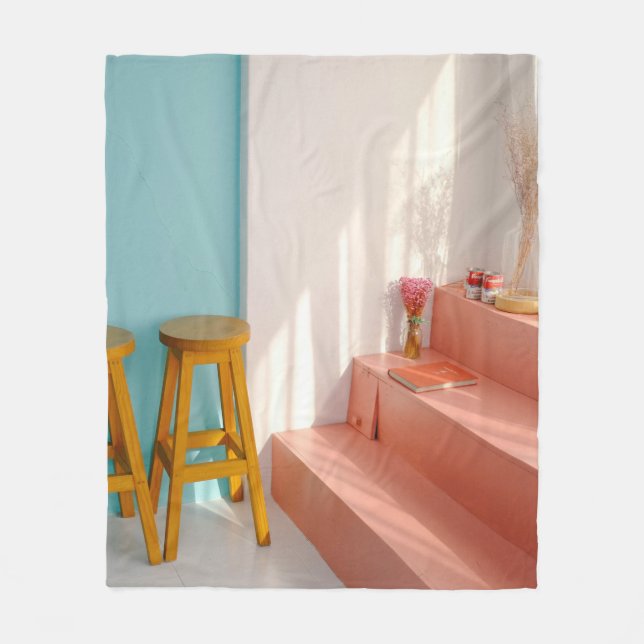 Couverture Polaire Deux tabourets de bar en bois jaune (Devant)