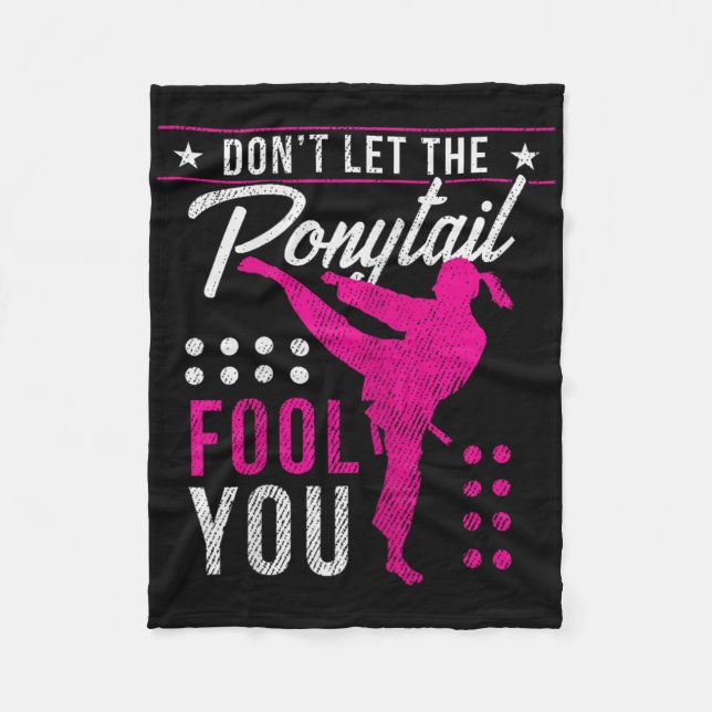 Couverture Polaire Dont Let The Ponytail Fool You Funny Karate Girl  (Devant)