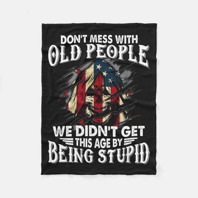 Couverture Polaire Don't Mess With Old People We Didn't Get This Age  (Devant)