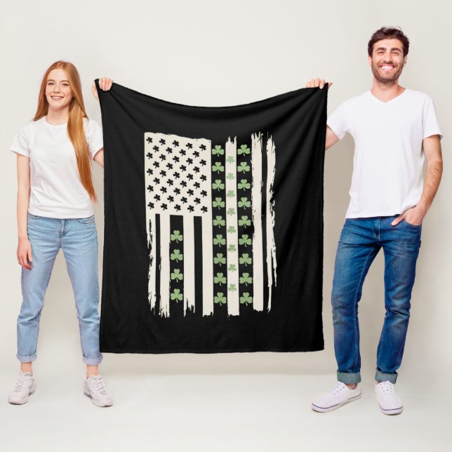 Couverture Polaire Drapeau américain avec Shamrocks pour St patrick (En situation)